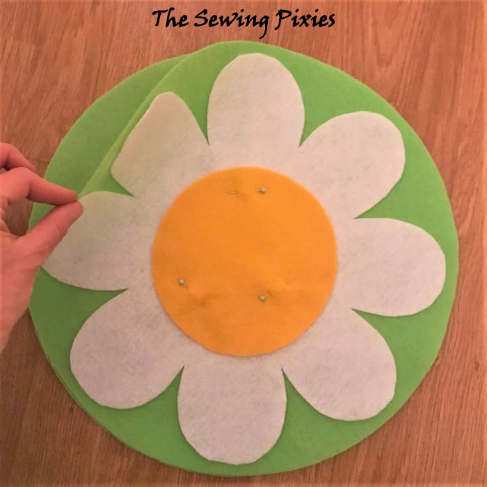 diy felt daisy placemats and coasters! 