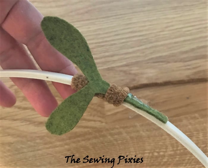 diy mistletoe wreath step by step tutorial