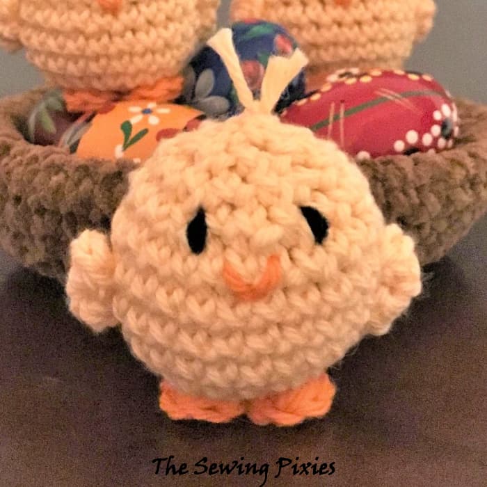 easy crochet nesting chicks free pattern
