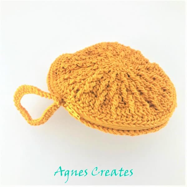 Follow my circle wristlet purse crochet pattern and learn how to crochet beautiful round purse! 