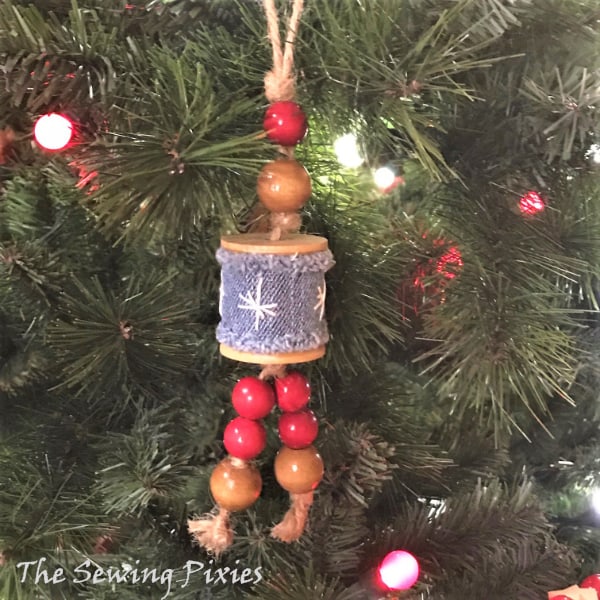 Learn how to make a spool ornament #spoolornament, #upcyclejeanornament, #oldjeansornament