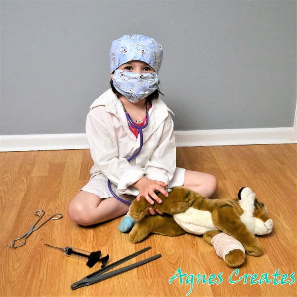 Learn how to sew a surgical cap and face mask for surgeon pretand play!