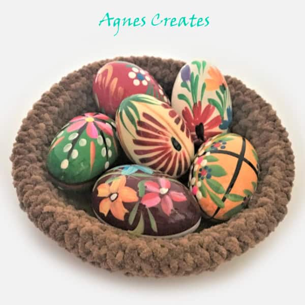 Bird nest crochet pattern free! It makes fun Easter crochet decor idea!