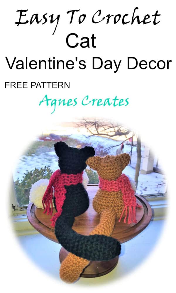 A perfect Valentine's Day crochet pattern idea! decorate your home with the cat crochet decor! Free cat crochet pattern!