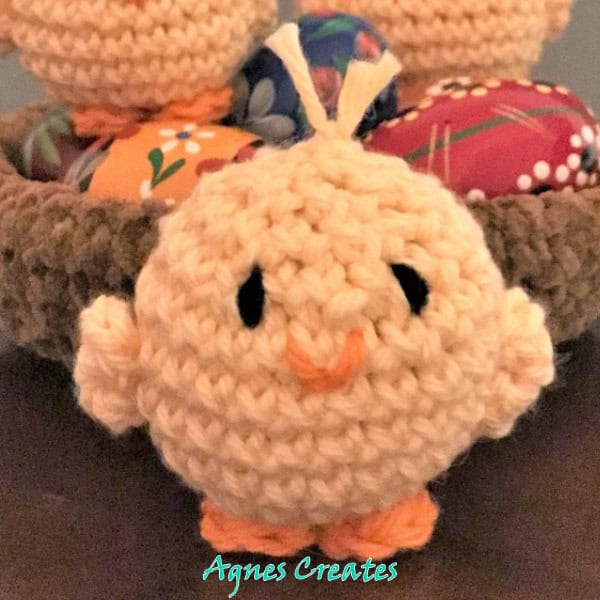 Follow my chick crochet pattern free! it make fun Easter crochet pattern idea!