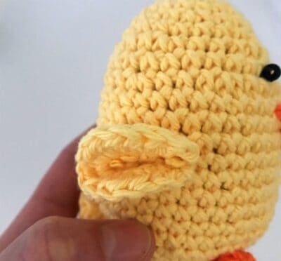 Learn how to crochet Easter egg chick. Free egg crochet pattern included!