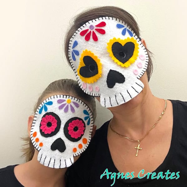 Learn how to make felt sugar skull mask! Free templates and step-by-step tutorial included!