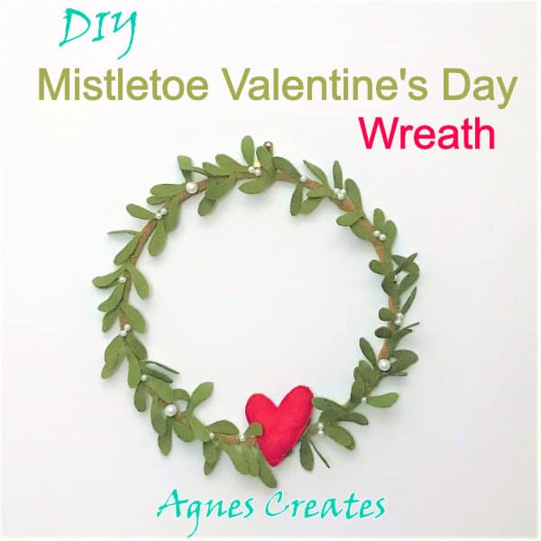 Learn how to make a mistletoe wreath! Includes free templates and tutorial!