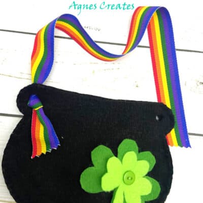 Follow my diy pot of gold treat bag felt project! It's a fun St. Patrick's felt project idea!