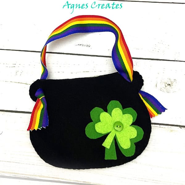 Surpride your family with a diy pot of gold treat bags this St. Patrick's Day! Free gold of pot templates included!