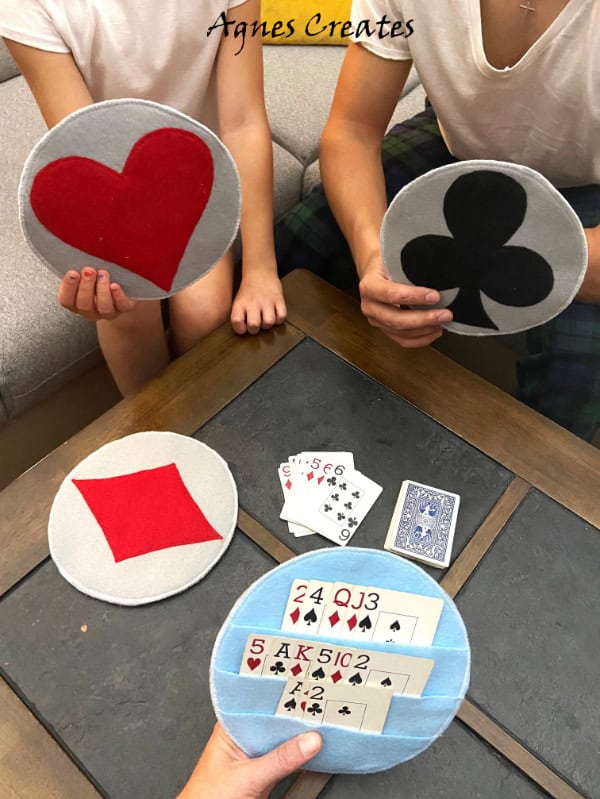 Surprise your family with a round playing card holders for a game night fun! The DIY felt playing card holders are an easy felt sewing project idea!