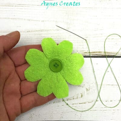 Make felt shamrock for the diy St. Patrick's rainbow door decor! Free shamrock temlate included!