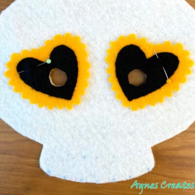 Learn how to make a calavera mask out of felt! 