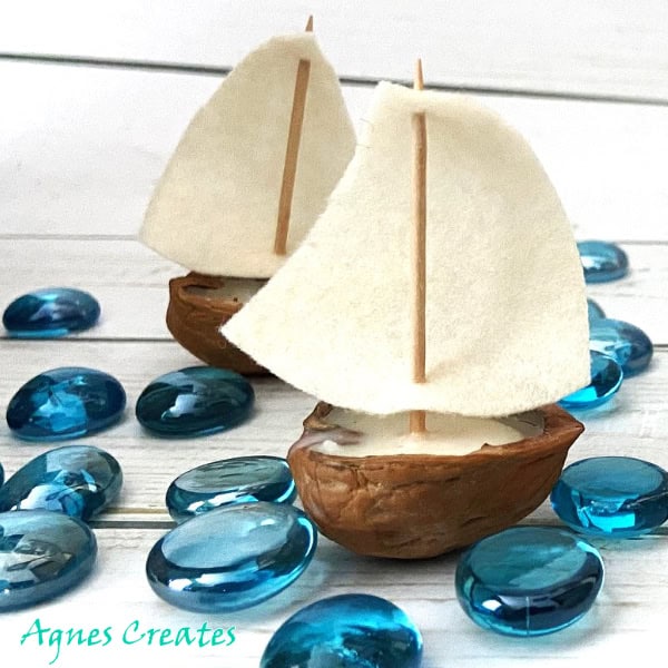 Learn how to diy walnut shell boat decor! It makes perfect diy summer decor idea! Free sail templates included!