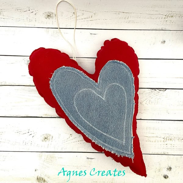 Follow my free fabric heart sewing pattern and sew felt Valentine's Day decor! 