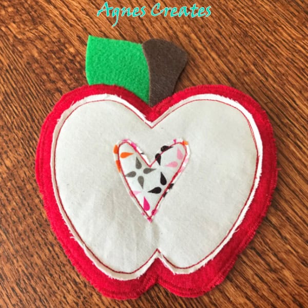 Easy to make a felt appe coaster! Free apple template included!