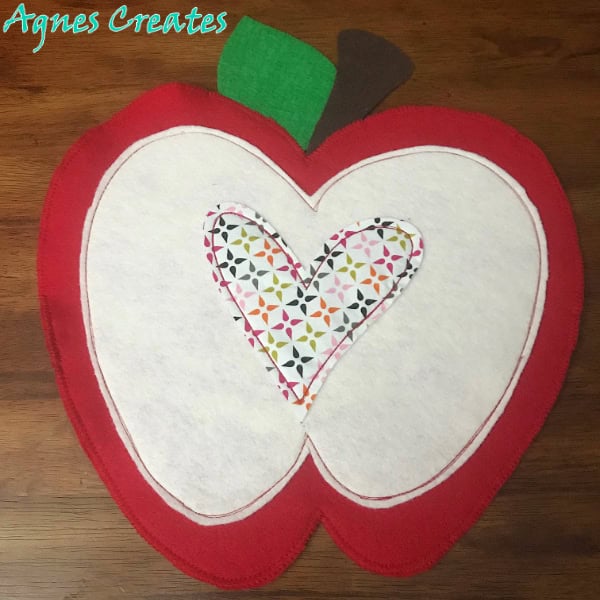 Learn how to make felt apple placemats! Free apple placemats template!