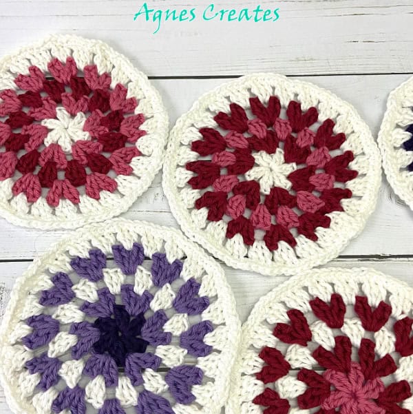 It is a crochet Valentine's Day decor free pattern!