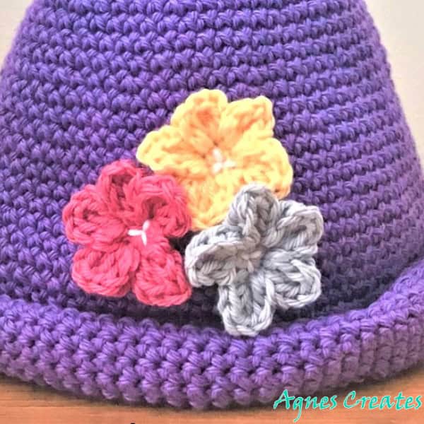 Follow my pixie hat crochet pattern to make this fun hat for you child! Learn how to use a single crochet stitch to crochet a hat.