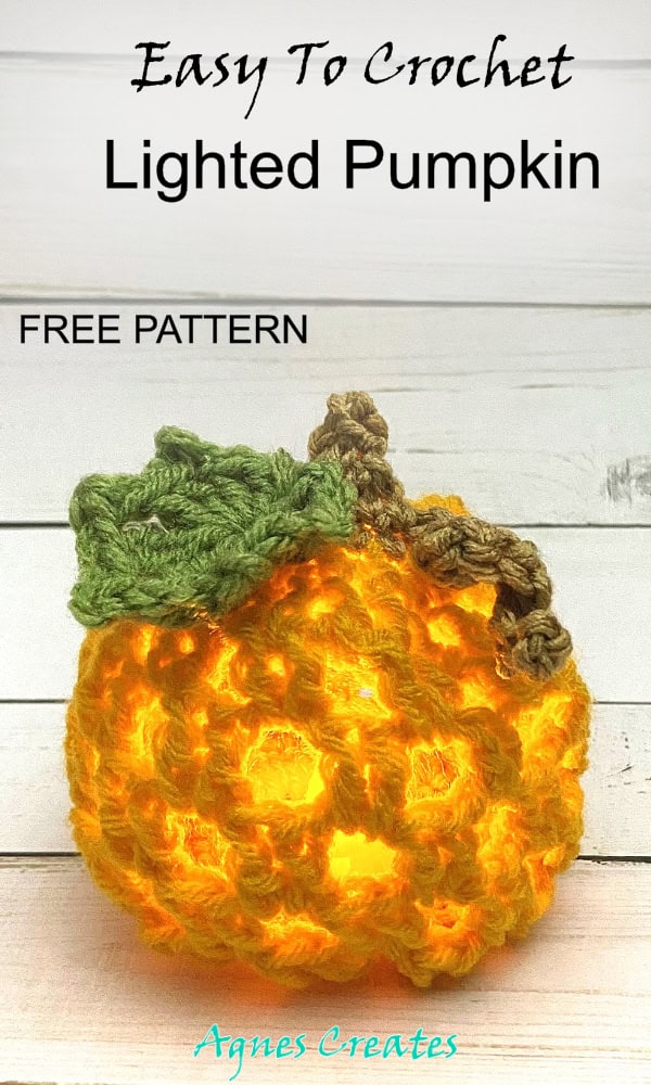 Follow my free pumpkin lantern crochet pattern and learn how to crochet pumpkin lamp to decorate your table for Thanksgiving!