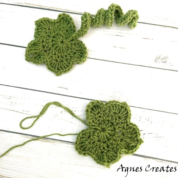 Follow a free pumpkin leaf crochet pattern! It makes perfect addition to a pumpkin wreath crochet pattern!