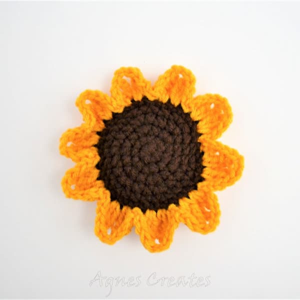 Easy sunflower crochet pattern that is perfect for fall decor crochet idea!
