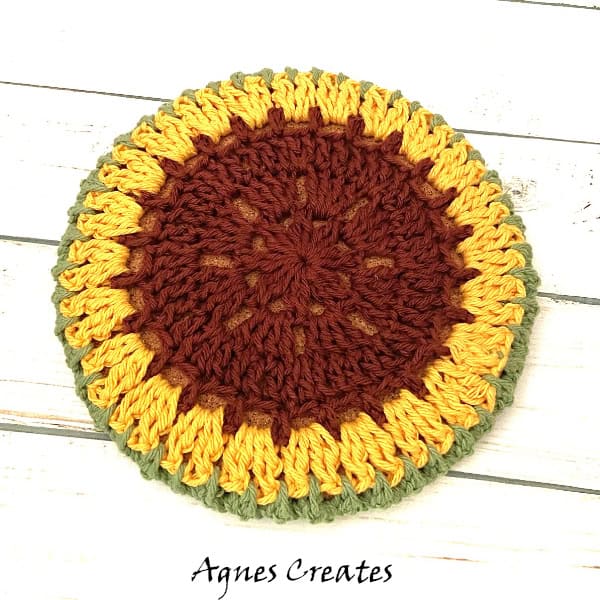 A perfect sunflower crochet pattern idea! Also nice fall crochet project!