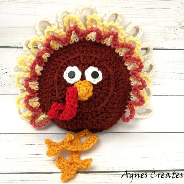 This turkey crochet pattern makes great fall crochet idea. Free turkey crochet pattern!
