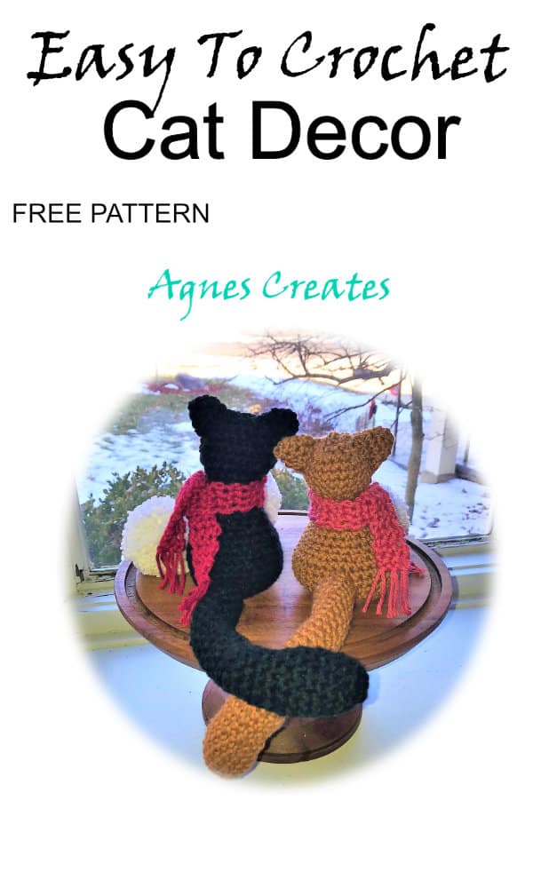 Get a cat crochet free pattern and crochet a beautiful decor for your home! It make perfect Valentine's day crochet decor!